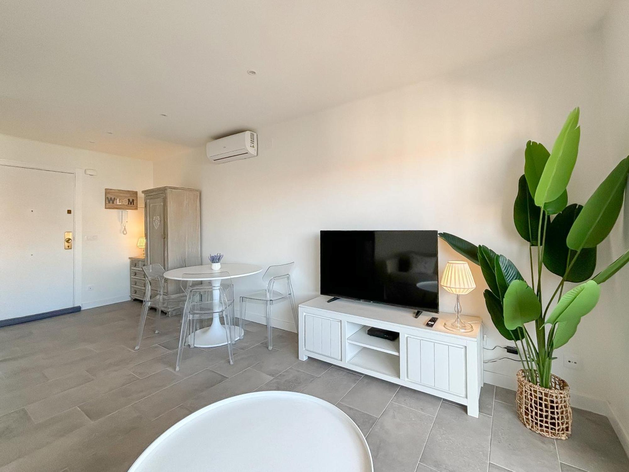 Clauhomes Center Apartment *